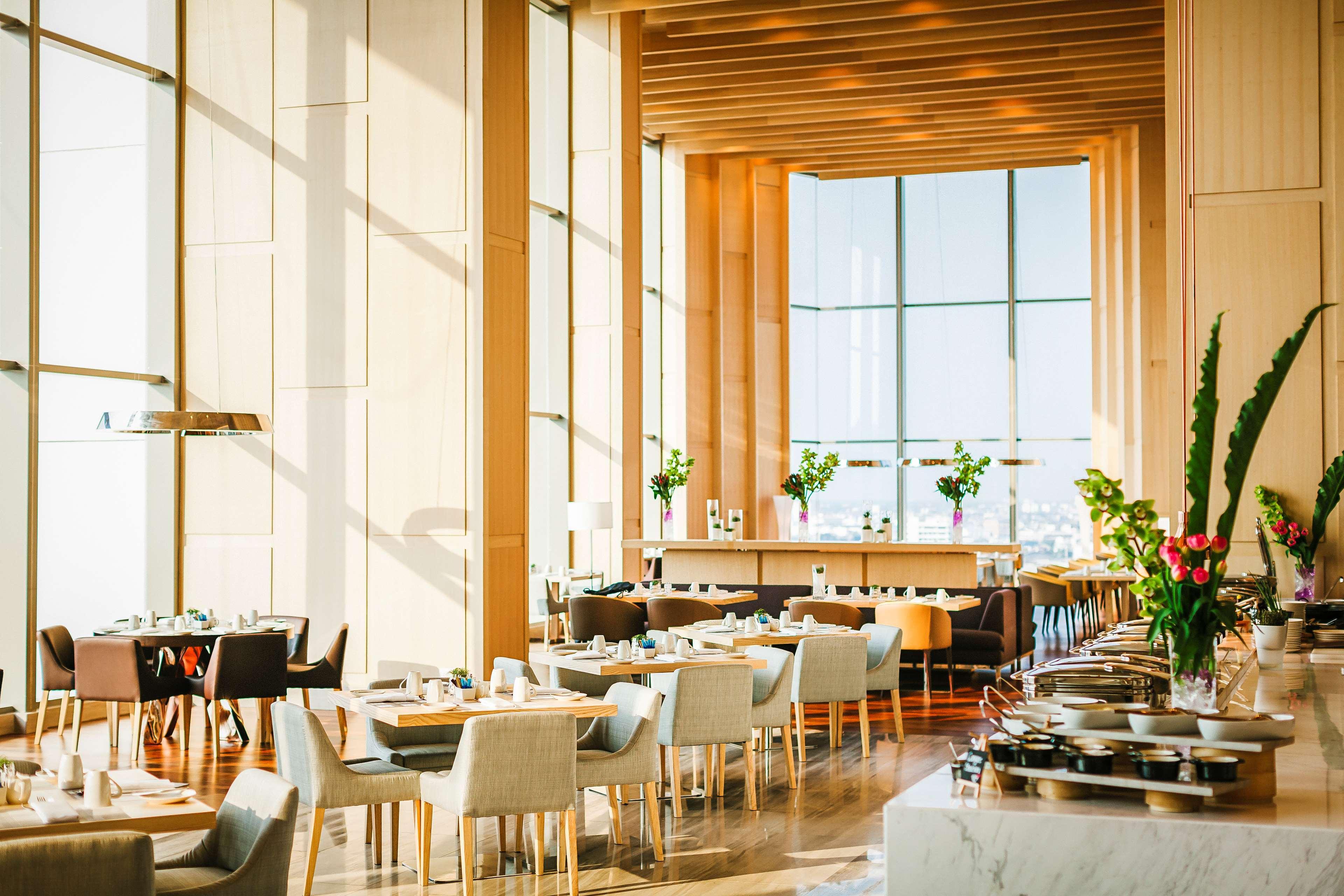 Avani Plus Riverside Bangkok Hotel Eksteriør billede The restaurant