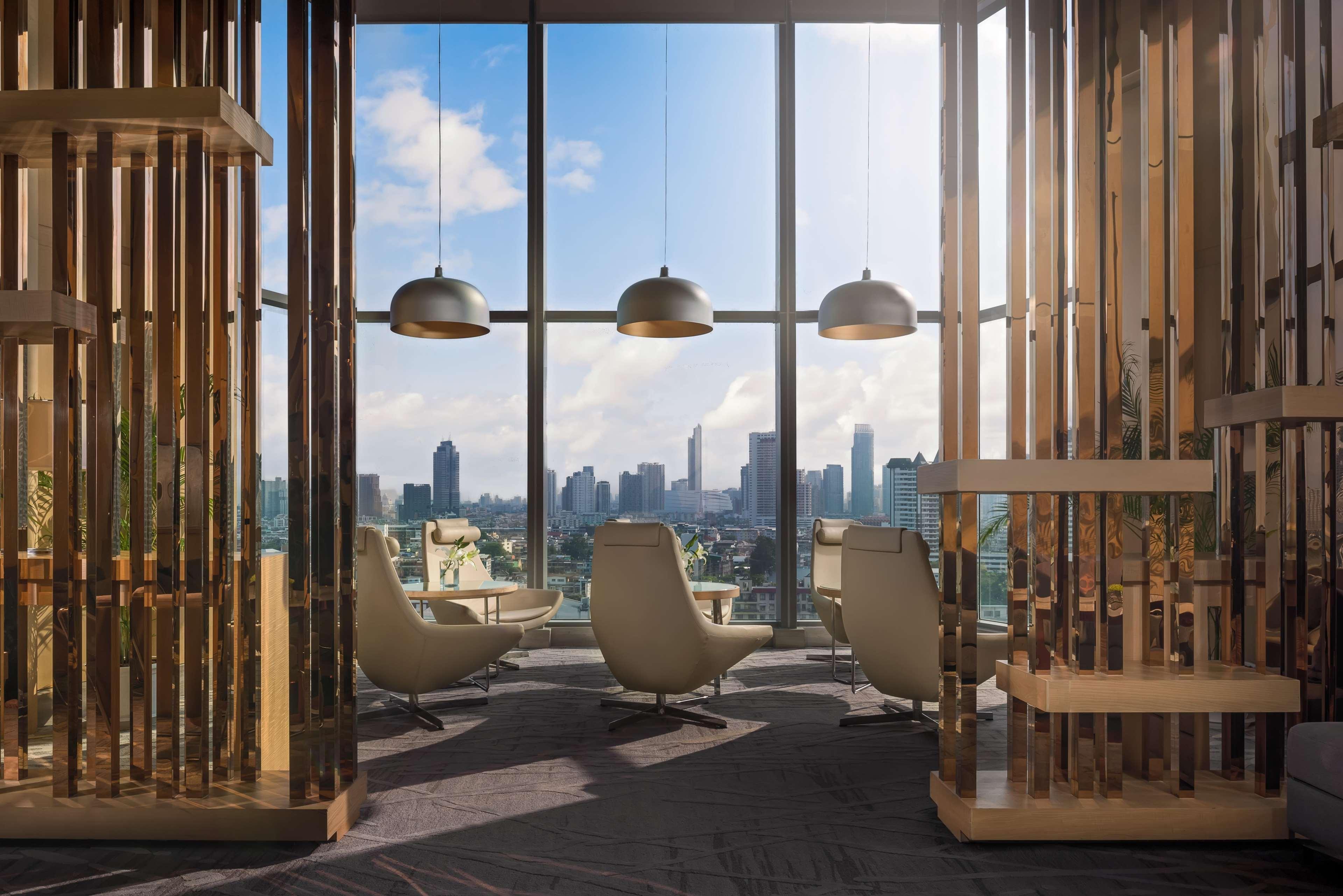Avani Plus Riverside Bangkok Hotel Eksteriør billede The Club at Suvarnabhumi Airport
