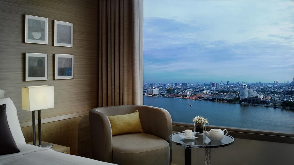 Avani Plus Riverside Bangkok Hotel Eksteriør billede A view of the Chao Phraya River from a suite at the hotel