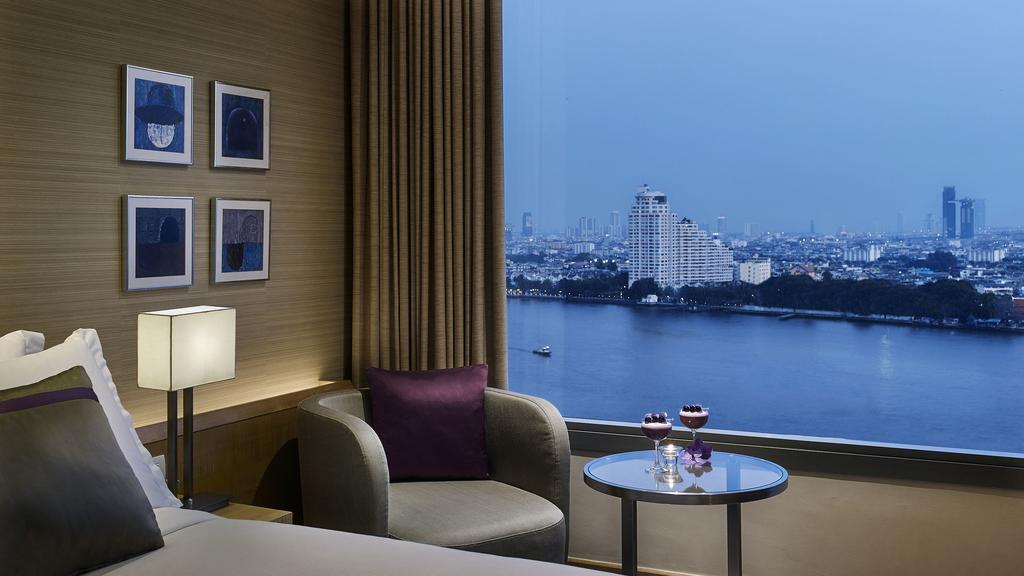 Avani Plus Riverside Bangkok Hotel Eksteriør billede View of Chao Phraya River from the hotel